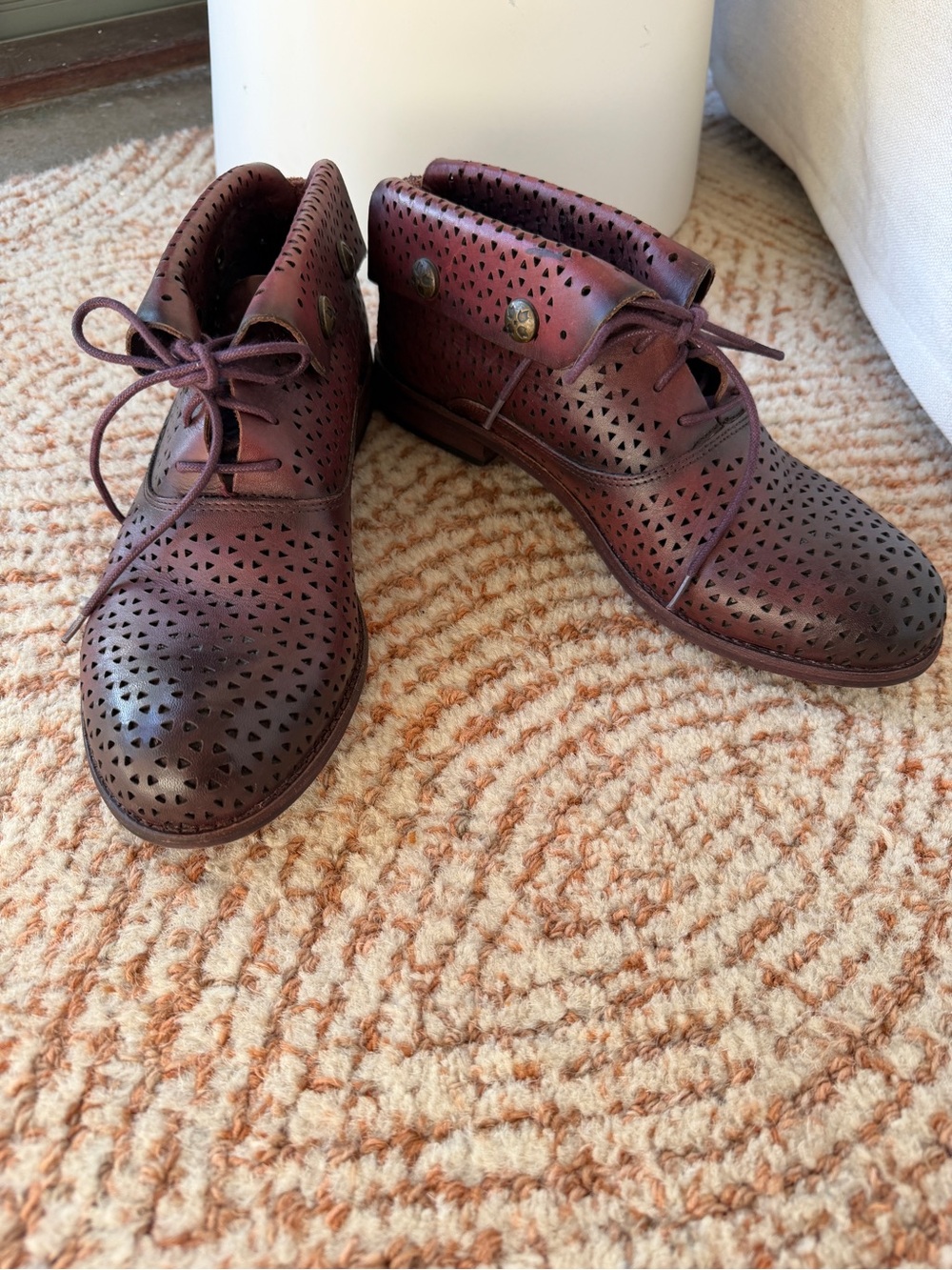 Patricia Nash Burgundy Perforated Lace-Up Ankle Booties Sabrina size 9